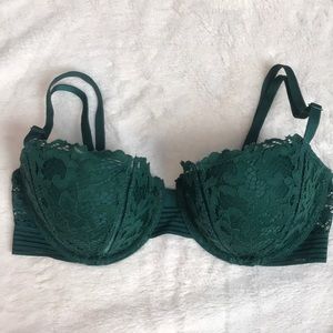 VS // Emerald Lace